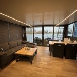 Gemütliches Wohnzimmer auf dem Hausboot Seeblick