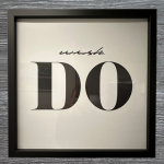 Bild im Bilderrahmen in schwarz/weiß