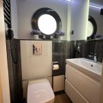 Gäste-WC mit Bullauge