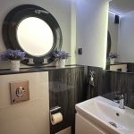 Gäste-WC mit Bullauge