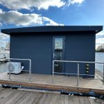 Vorderansicht vom Hausboot Seeblick