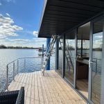 Hochwertiges Hausboot mit einer tollen Bugterrasse